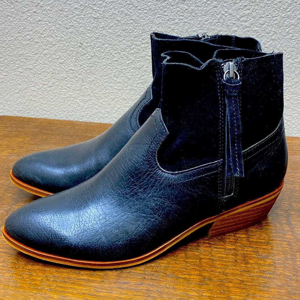Frye & Co Booties NWOT Size 6.5